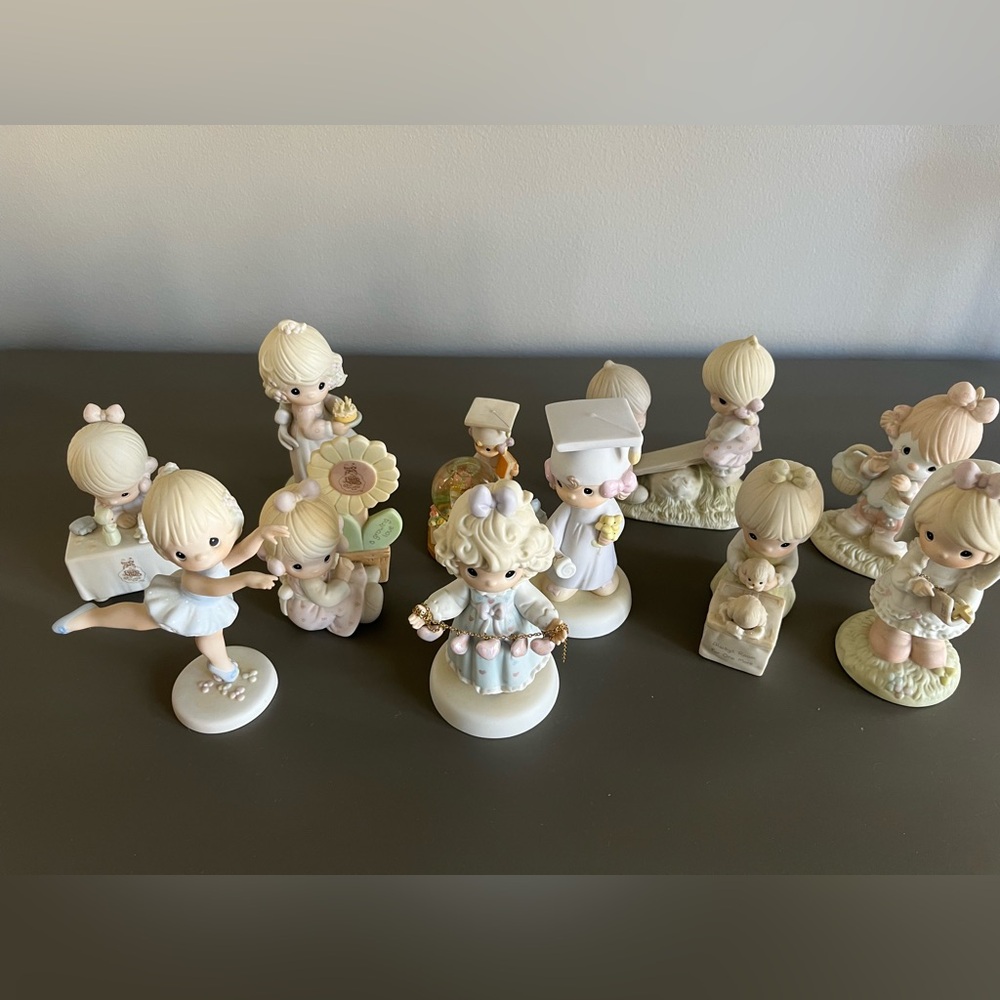 Precious Moments lot of 11 EUC